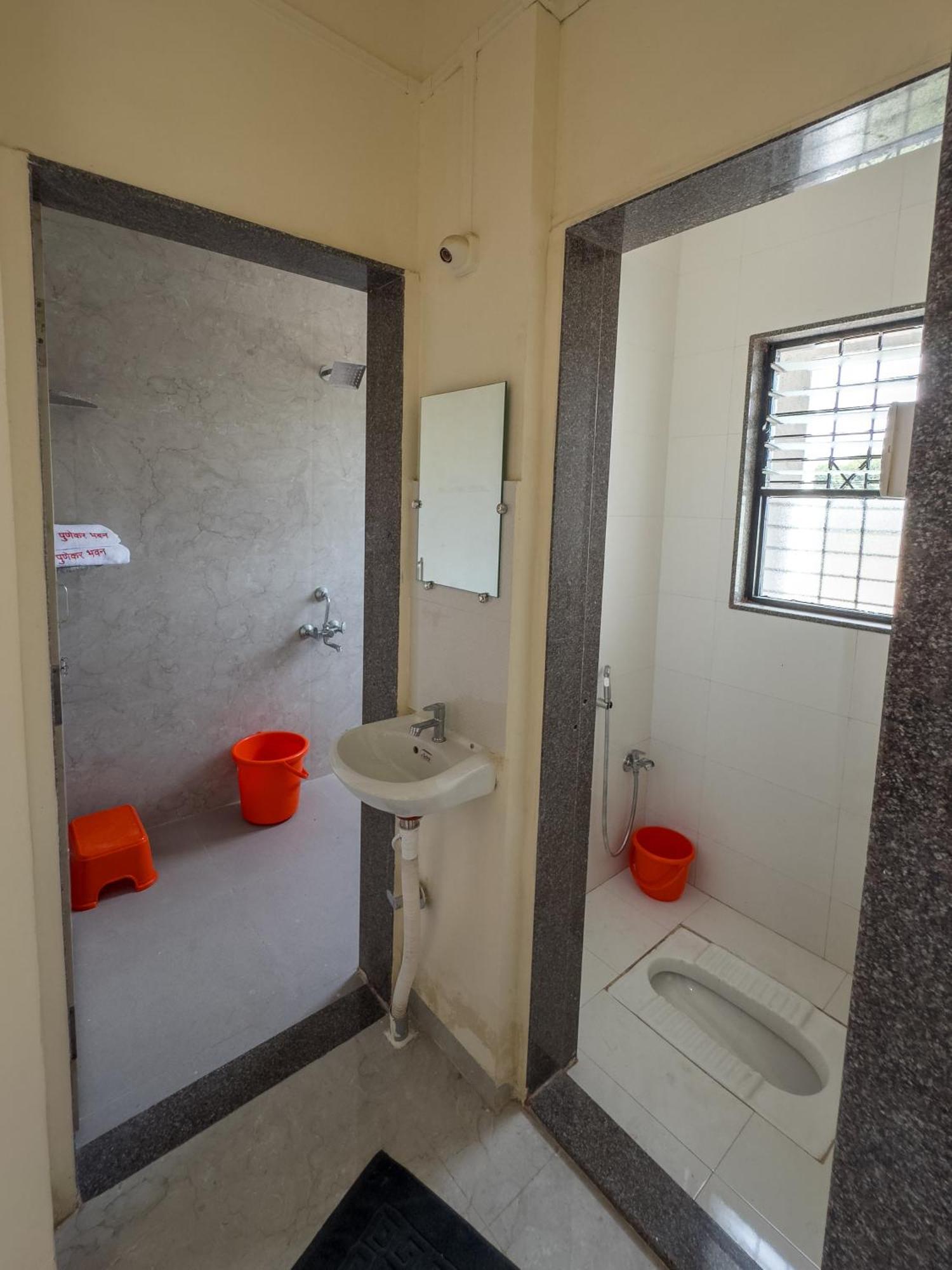 Punekar Bhavan Akalkot Exteriör bild
