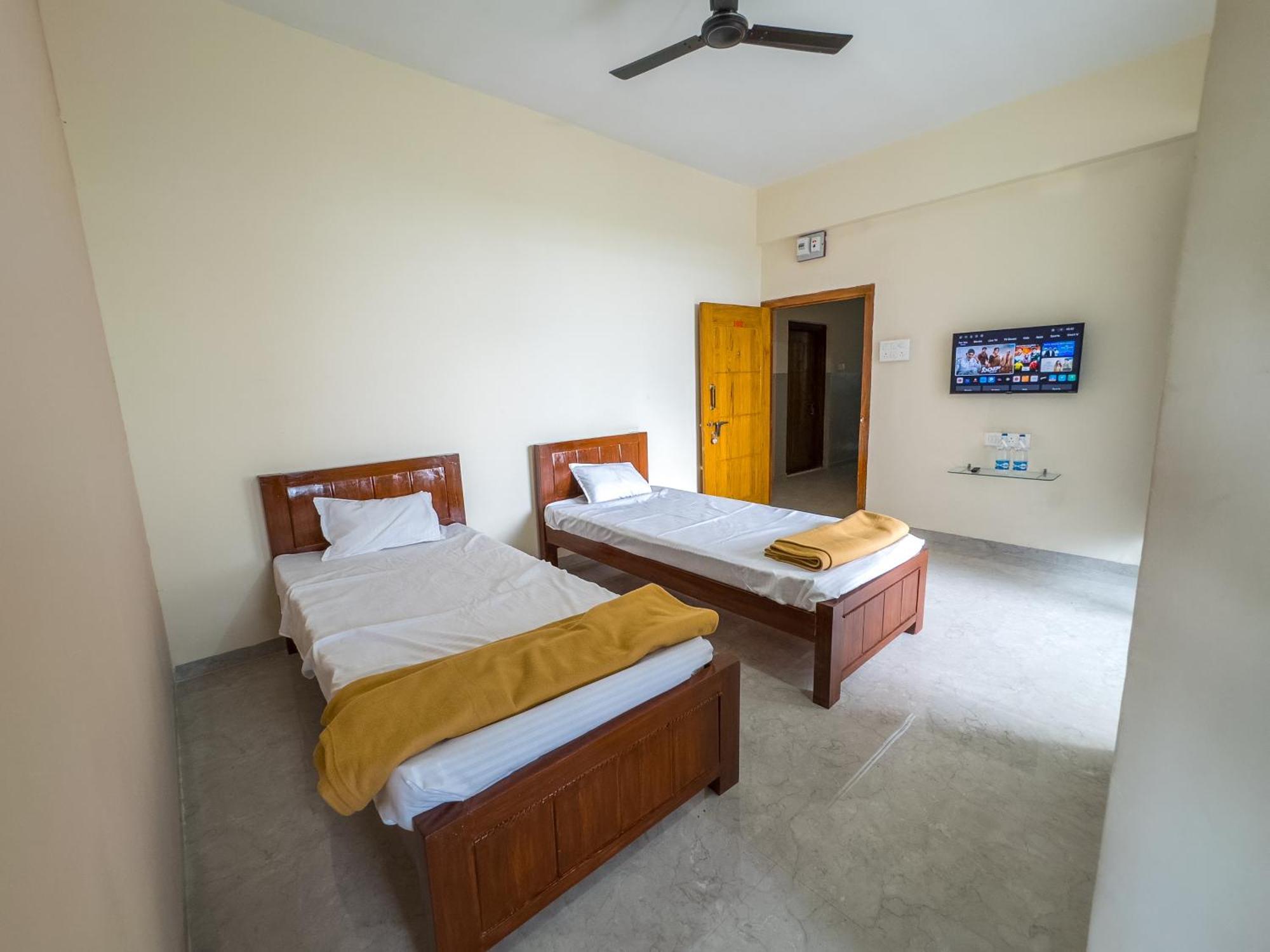 Punekar Bhavan Akalkot Exteriör bild