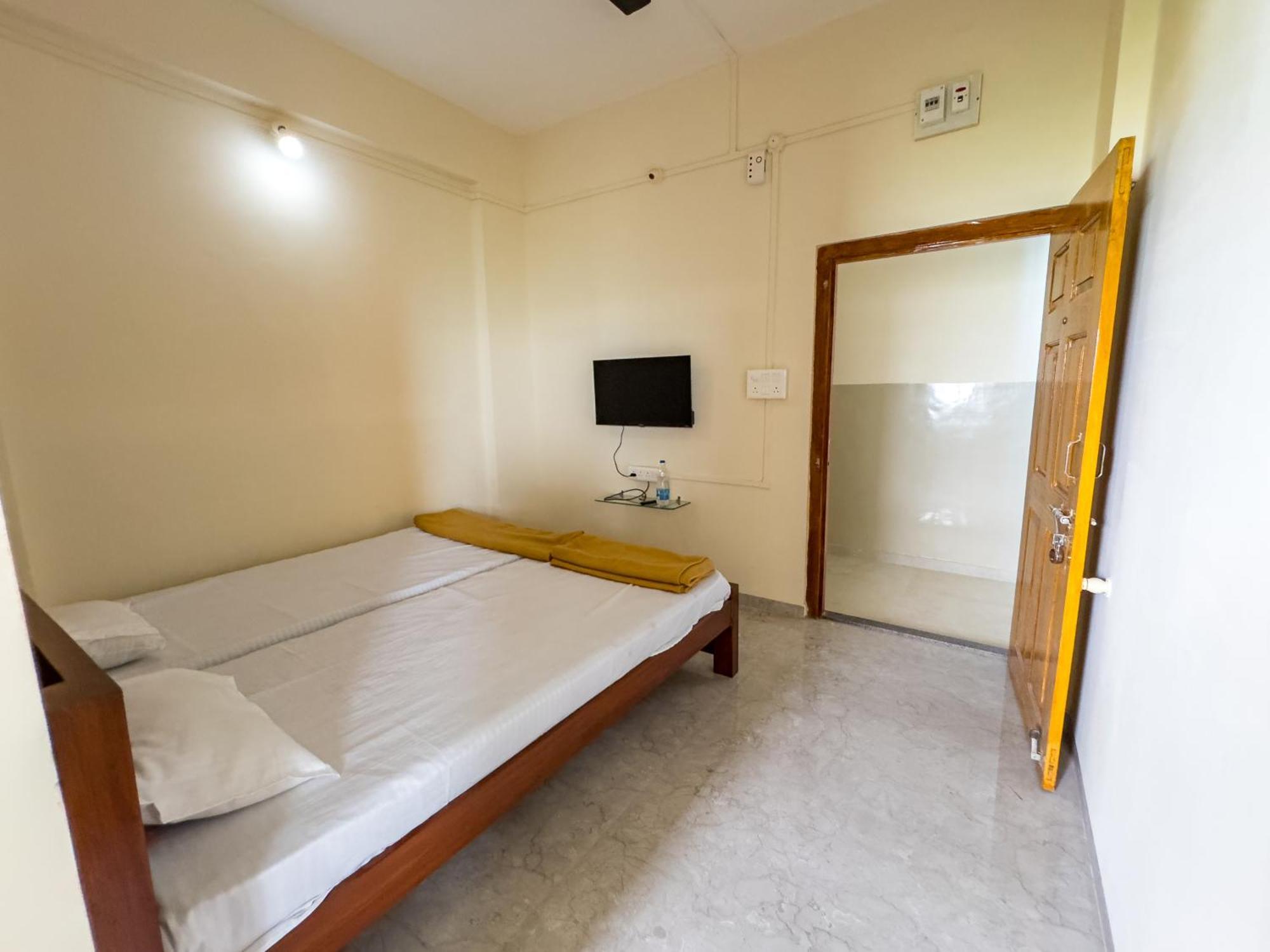 Punekar Bhavan Akalkot Rum bild