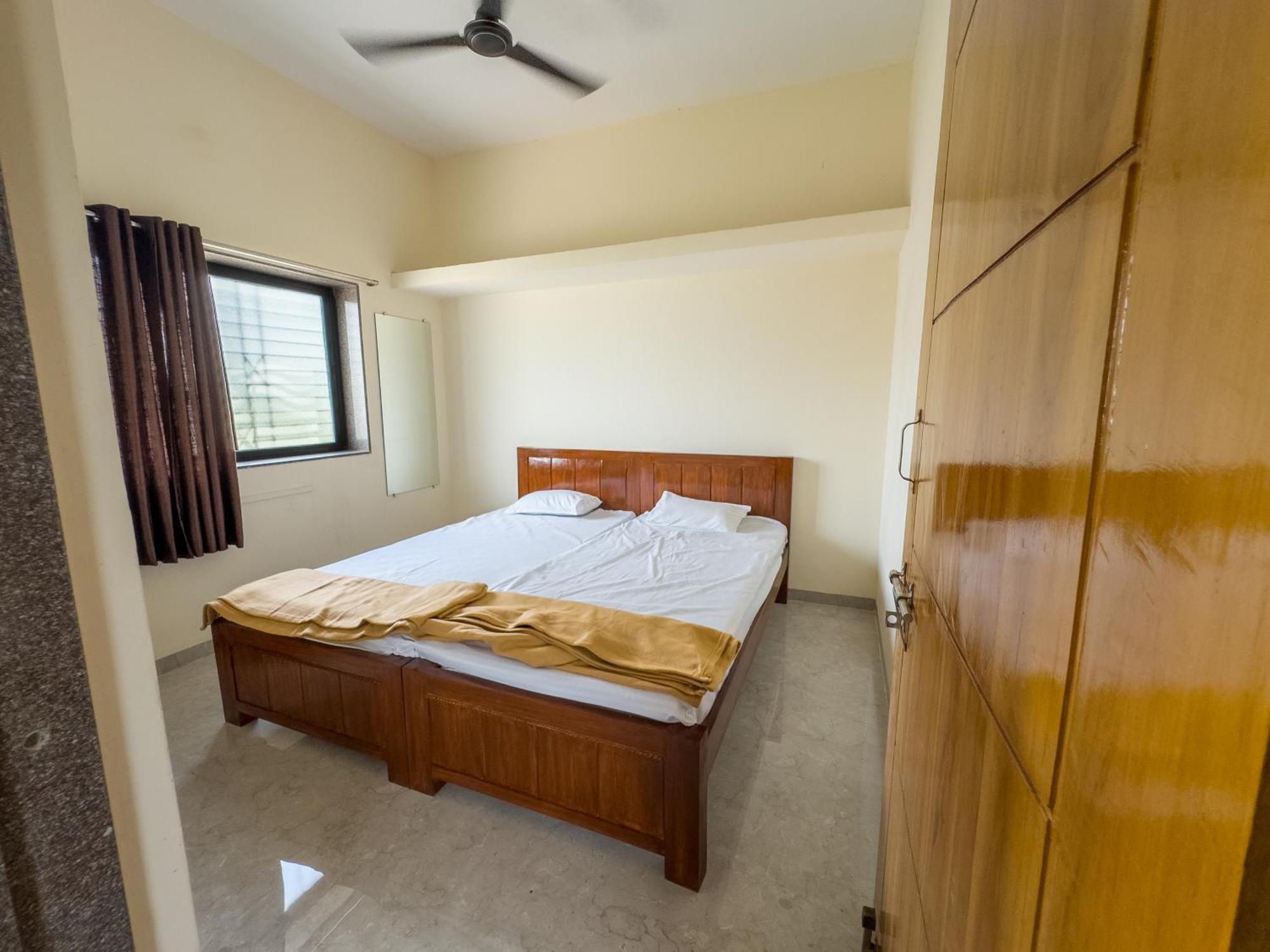 Punekar Bhavan Akalkot Exteriör bild