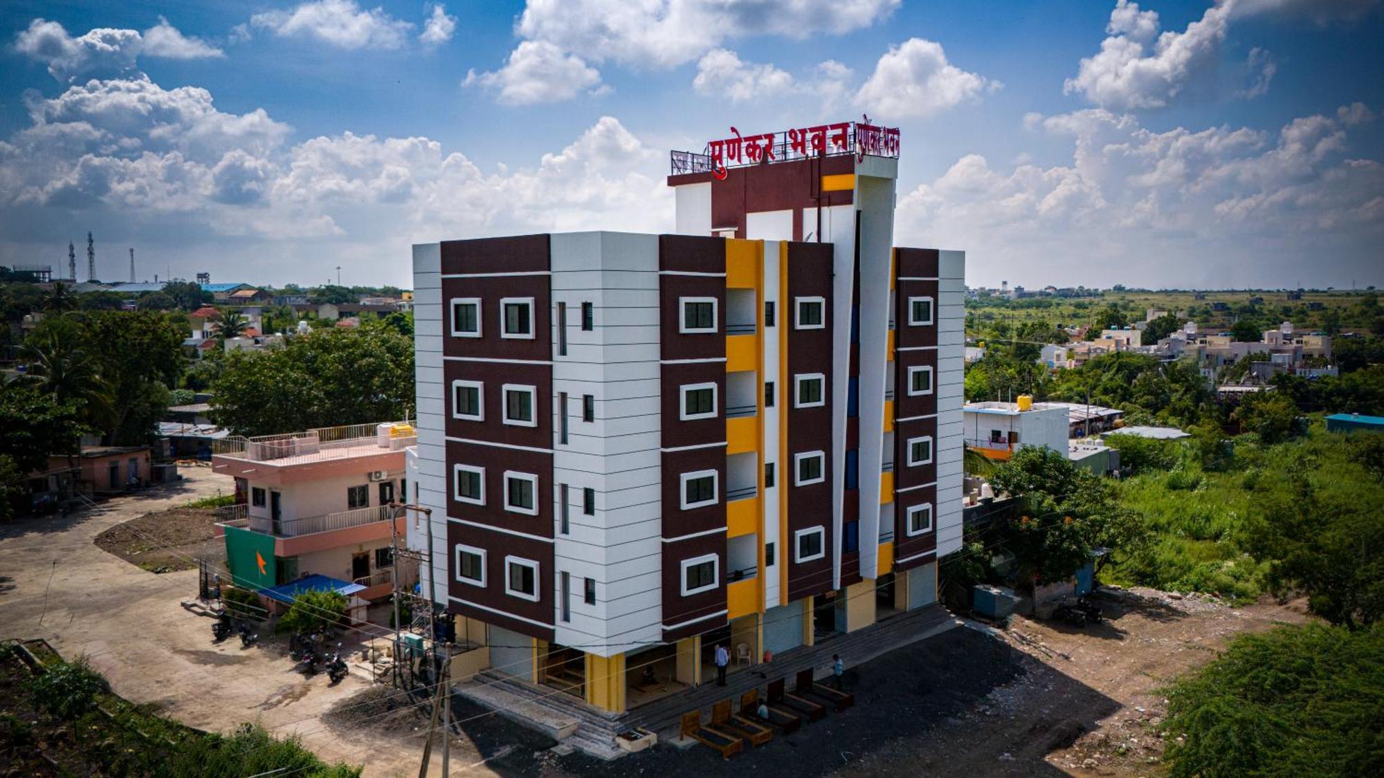Punekar Bhavan Akalkot Exteriör bild