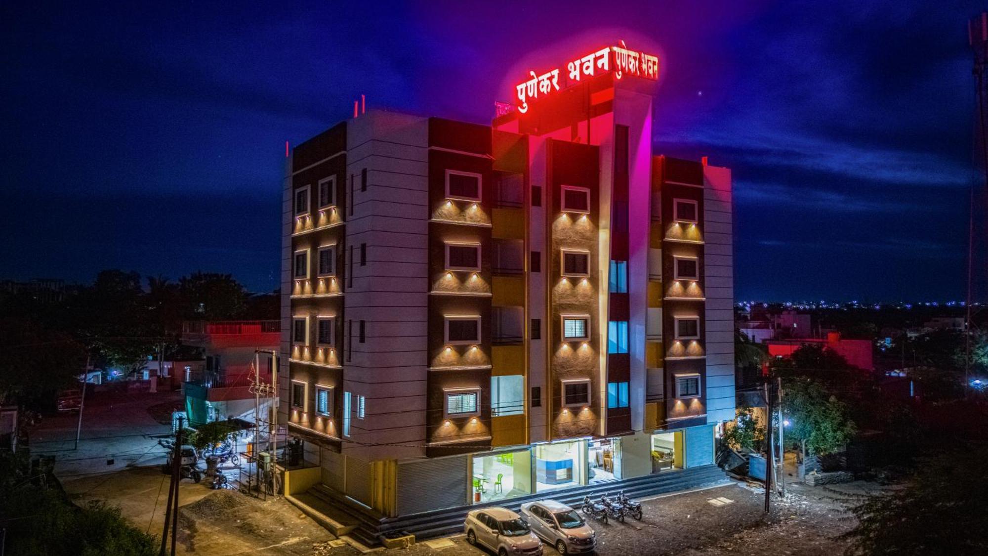 Punekar Bhavan Akalkot Exteriör bild